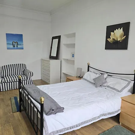 Gyllynvase Terrace Apartment *